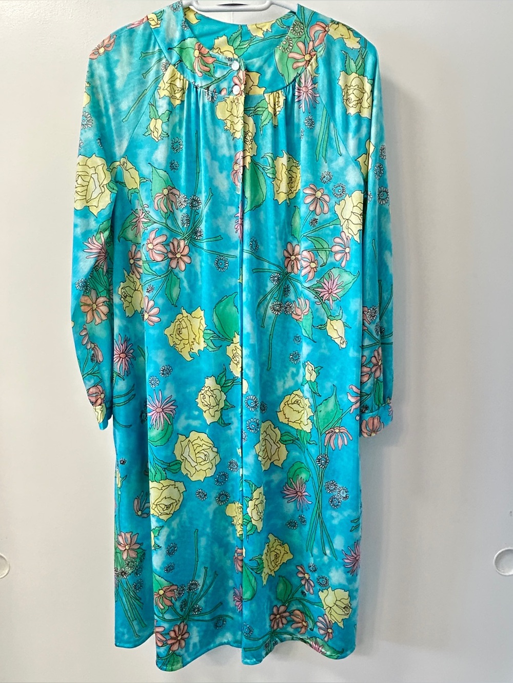 Vintage Trillium Housecoat Nylon Floral Size Medium Button up With Pocket